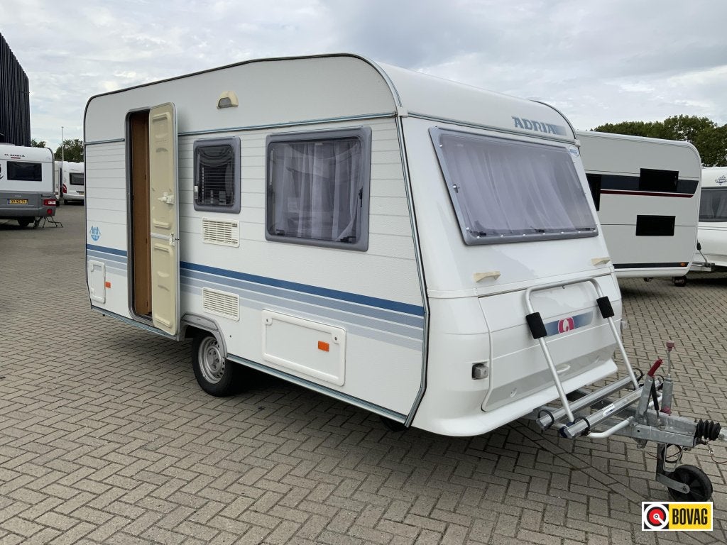 Adria Altea 390 DS, Caravans en Kamperen, Overige typen, Bedrijf, Treinzit, Schokbreker