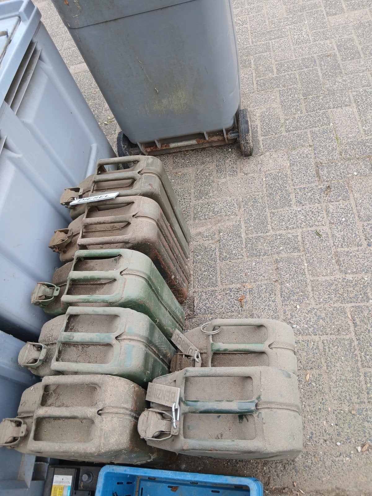 Diverse jerrycans (benzine en diesel), Ophalen, Gebruikt, Universele onderdelen