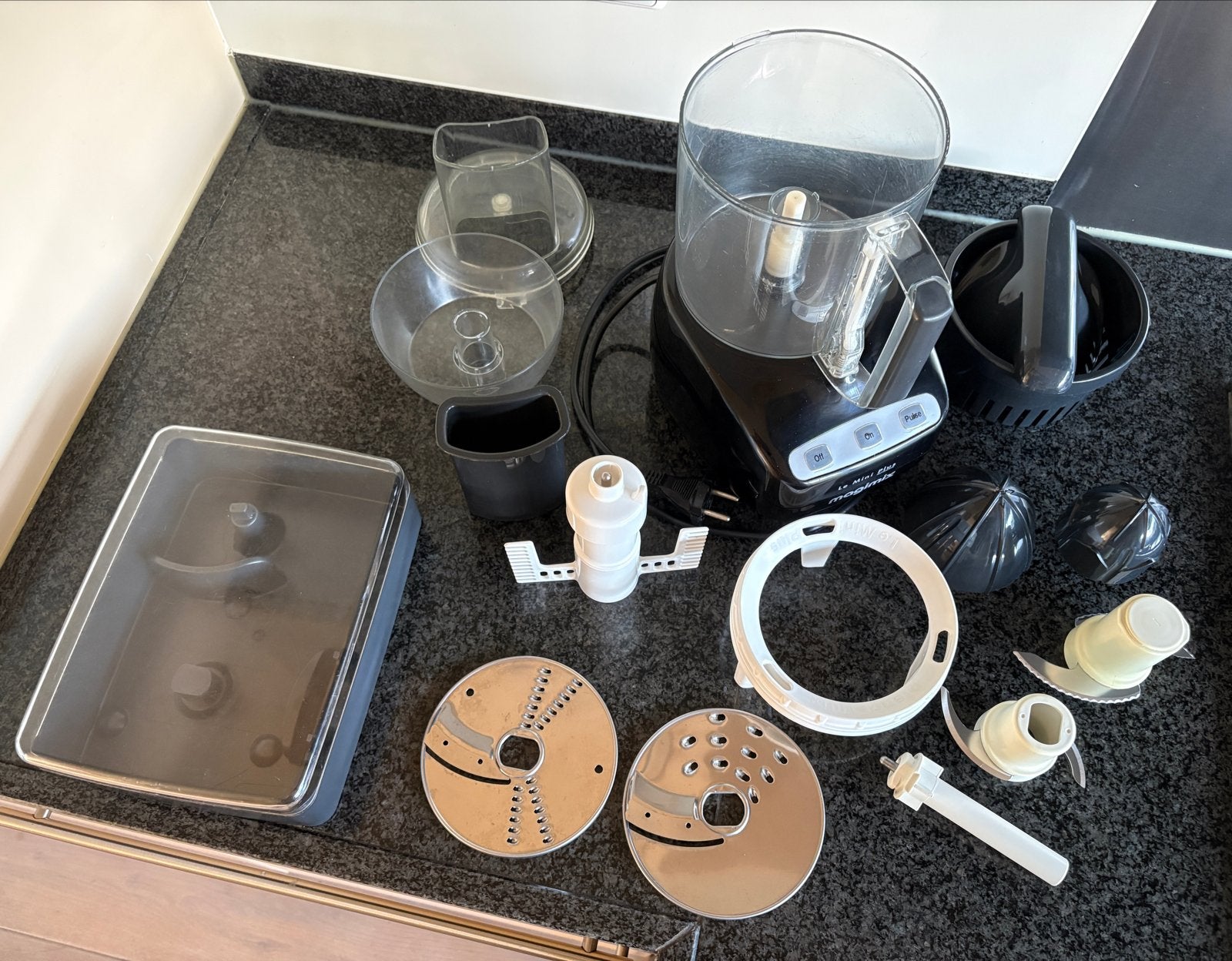Magimix Le Mini Plus foodprocessor met accessoires, 1 tot 2 liter, Ophalen, Gebruikt, 2 snelheden