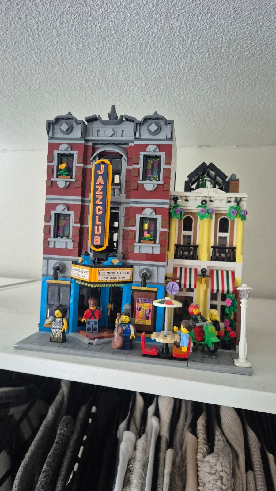 LEGO 10312 Icons Jazzclub

Set is compleet maar helaas zonde, Lego, Ophalen of Verzenden, Zo goed als nieuw, Compleet