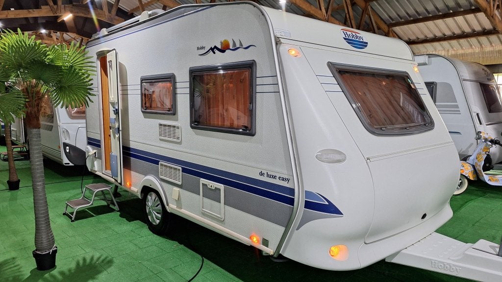 Hobby De luxe Easy 440 SF Nieuwe Voortent, Caravans en Kamperen, Hobby-Wohnwagenwerk Ing. Harald Striewski GmbH, Hobby, 4 tot 5 meter