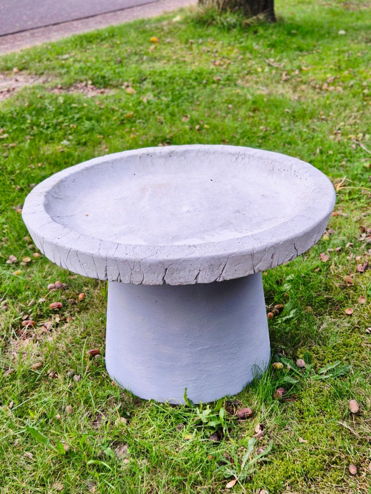 Mooie stevige betonnen waterschaal, voor vogels in de tuin, Ophalen, Nieuw
