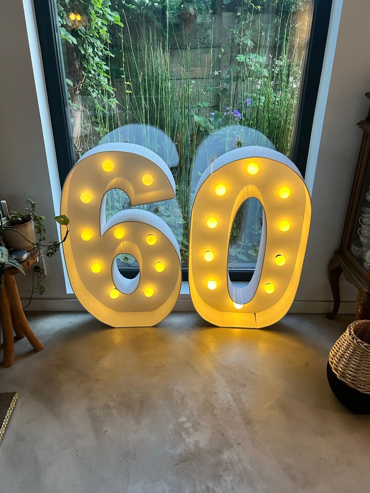 Grote verlichte cijfers '60' voor feest of evenement. 90x50., Ophalen, Zo goed als nieuw, Versiering, Verjaardag
