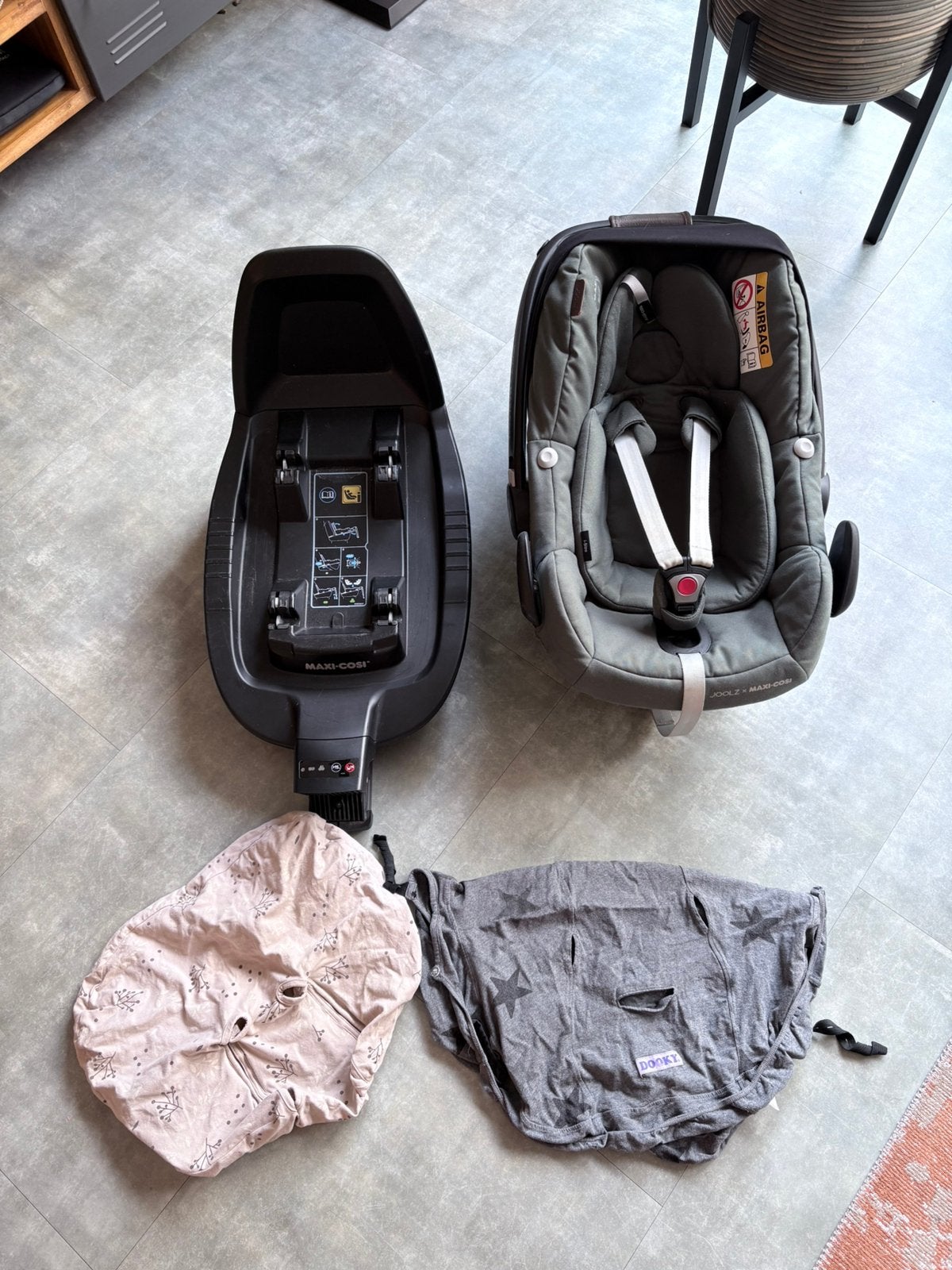 Maxi Cosi + isofix base + twee hoezen + wandelwagen adapters, Kinderen en Baby's, Ophalen, Gebruikt, Isofix, 0 t/m 13 kg
