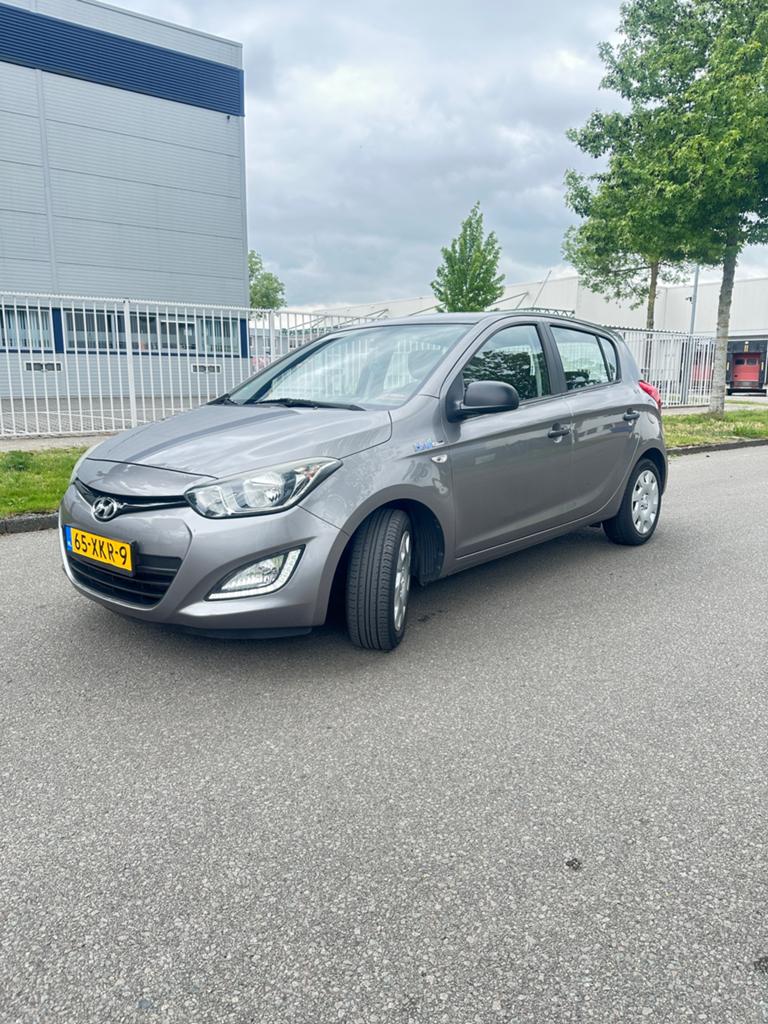 Hyundai i20 1.2I 5-DRS 2012 Grijs, Auto's, 450 kg, 31 €/maand, 4 cilinders, Origineel Nederlands