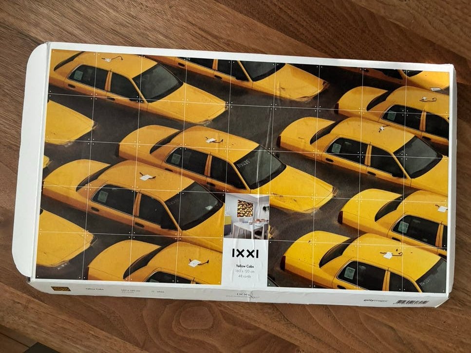 Nieuw: IXXI Wanddecoratie "Yellow Cabs" 160 x 120, Huis en Inrichting, Woonaccessoires | Wanddecoraties, Geel, Nieuw, Ophalen of Verzenden