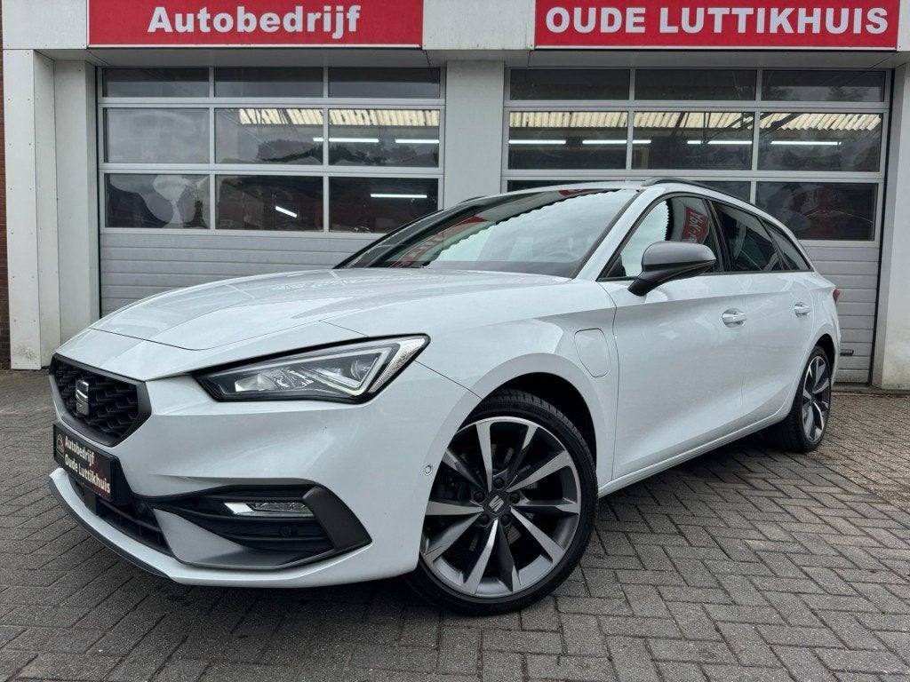 Seat LEON Sportstourer 1.4TSI eHybrid PHEV FR Led Camera ACC, Auto's, Seat, Automaat, Gebruikt, Huisgarantie, 4 cilinders