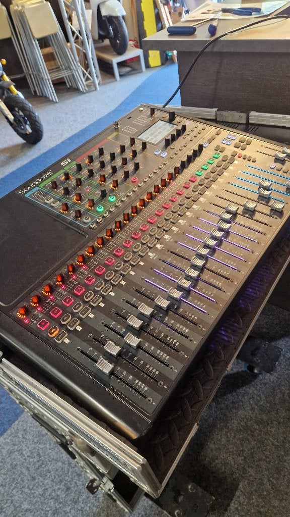 Soundcraft Si Compact 24 digitale mengtafel, Ophalen, Zo goed als nieuw, 20 kanalen of meer, Microfooningang