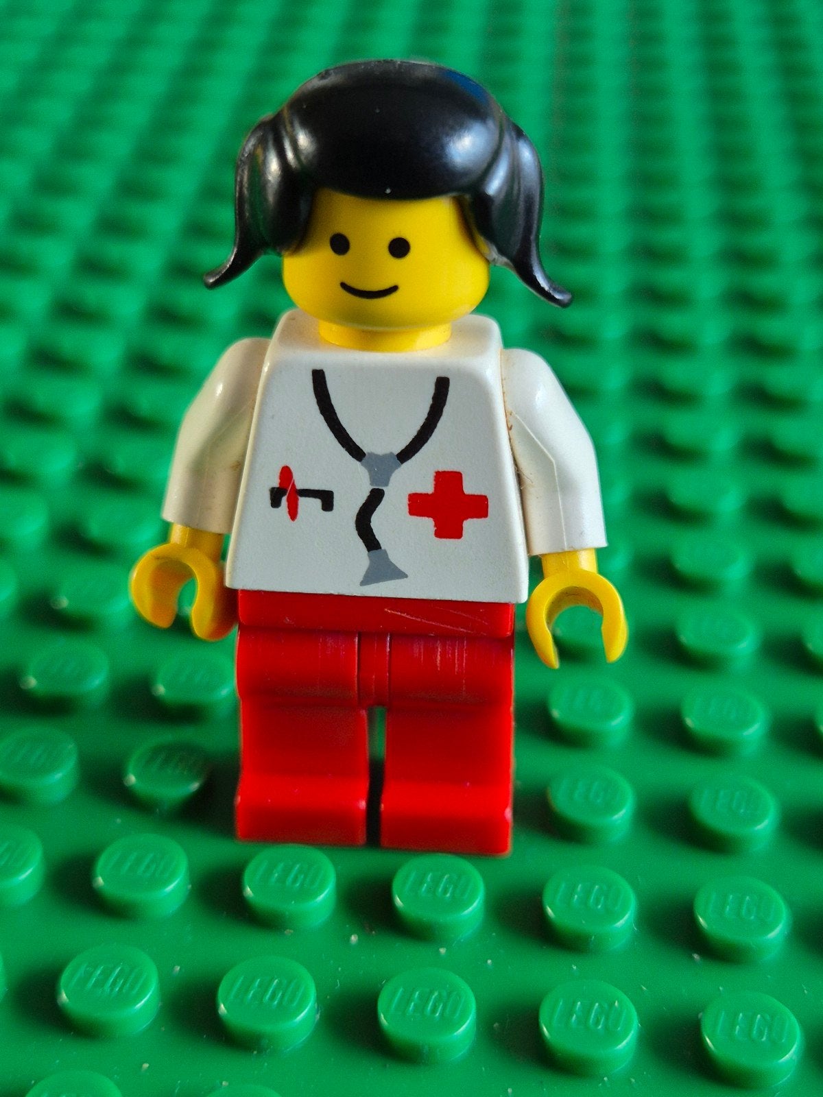 Lego Minifiguur Dokter met Stethoscoop en Rood Kruis, Inclusief minifiguren, Gebruikt, Lego, Ophalen of Verzenden