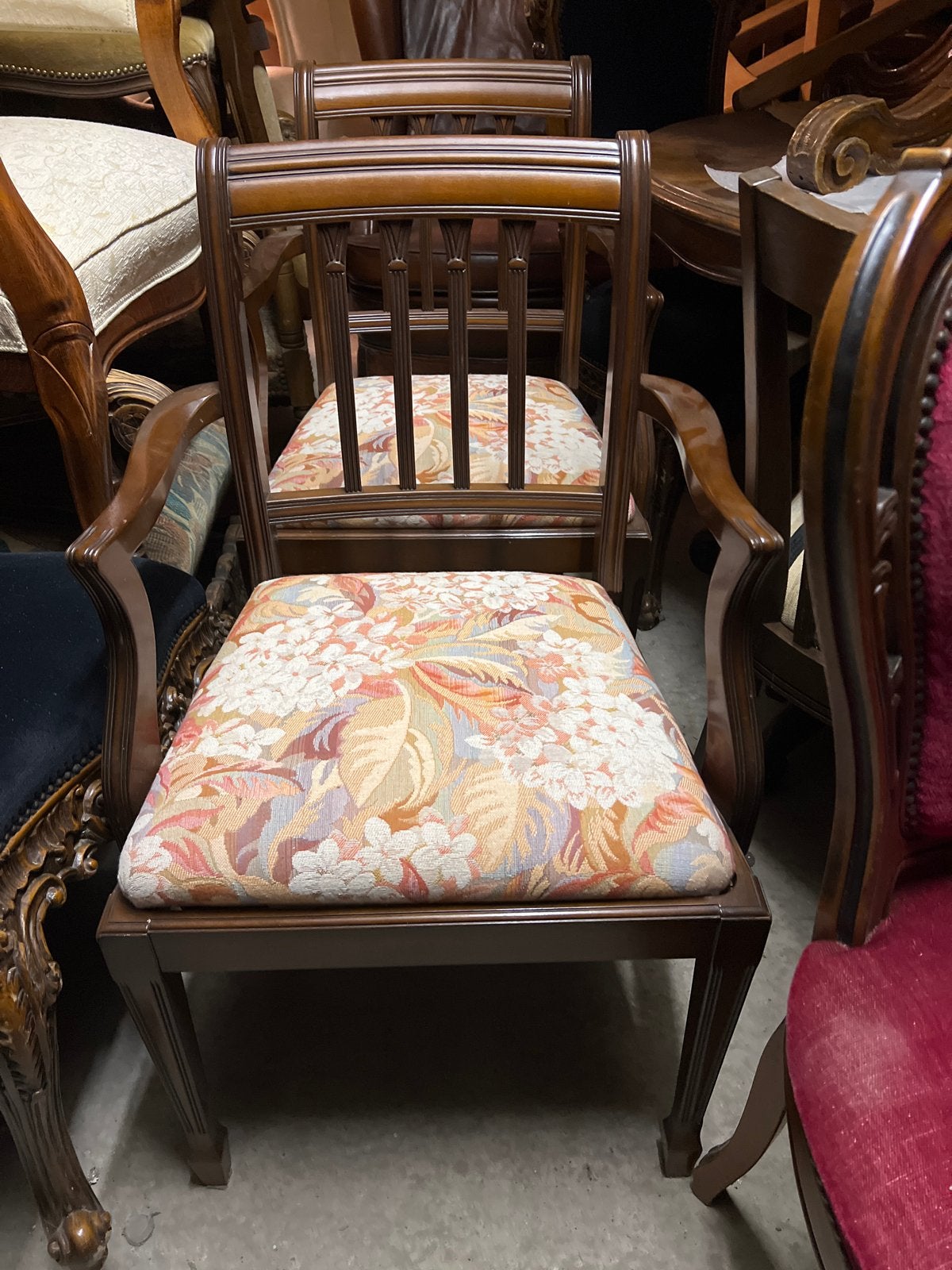 Set van 2Mahonie Heldense armstoelen MAGAZIJN OPRRUIMING, Ophalen