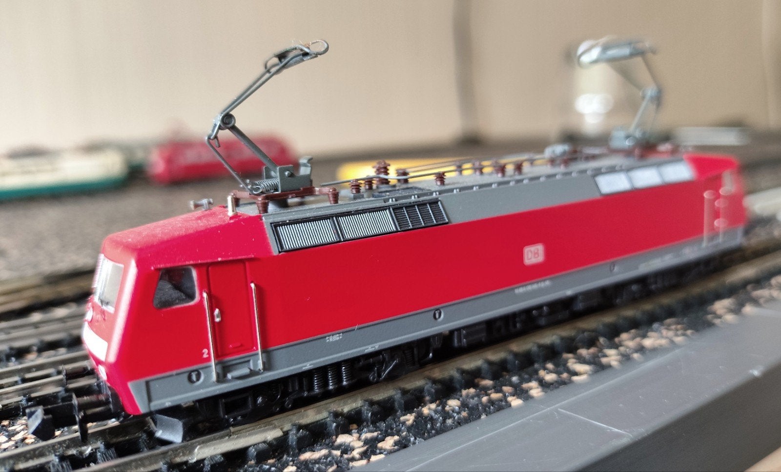 Minitrix BR185, Trix, Ophalen of Verzenden, Zo goed als nieuw, Gelijkstroom