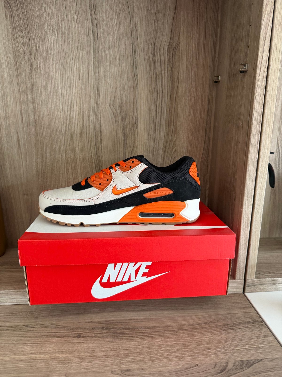 Nike Air Max 90 Terrascape Vivid Orange 44,5, Ophalen of Verzenden, Zo goed als nieuw, Overige kleuren, Sneakers of Gympen