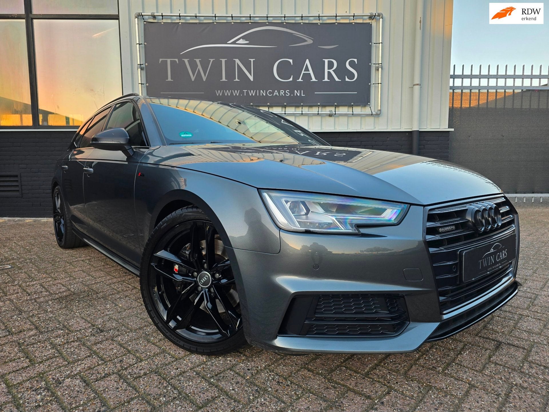 Audi A4 Avant 2.0 TFSI quattro Sport S line black edition