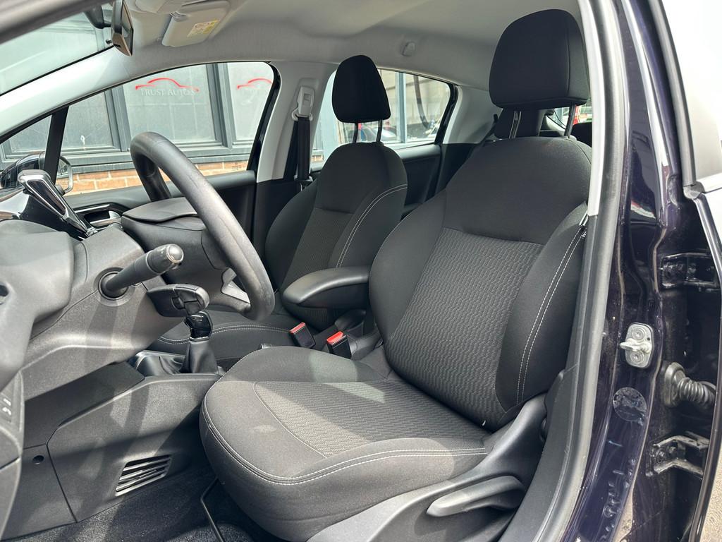 Peugeot 208 1.2 PureTech Blue Lion|Nap|Pdc|Cruise|carplay|Na, Auto's, Peugeot, Voorwielaandrijving, Gebruikt, 1199 cc, 23 km/l