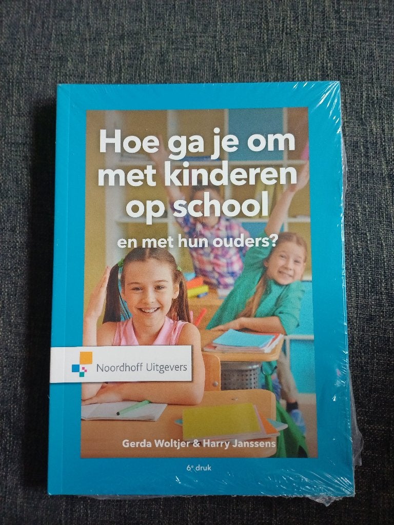 Hoe ga je om met kinderen op school en met hun ouders?, Ophalen of Verzenden, Zo goed als nieuw, Noordhoff Uitgevers, Nederlands
