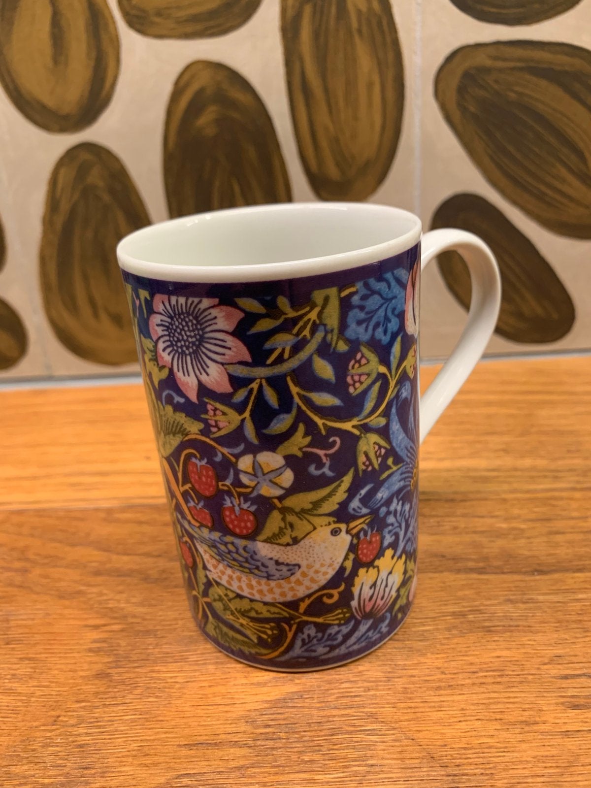 Royal Worcester Strawberry Thief Indigo Mineral  Mug, Overige typen, Ophalen of Verzenden, Zo goed als nieuw, Overige stijlen