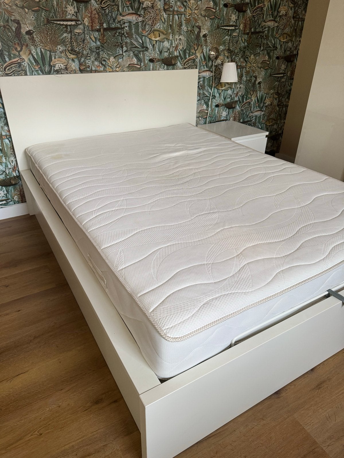 Malm Ikea bed 140x200 opbergruimte, matras en nachtkastje, Ophalen, Gebruikt, Wit, Tweepersoons