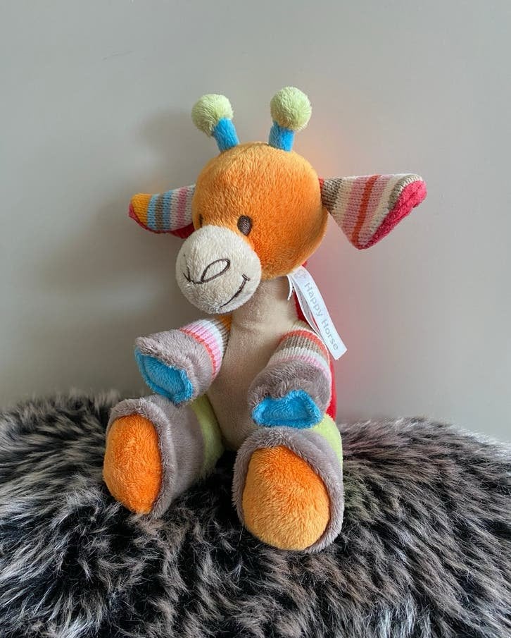 Vrolijke giraf knuffel. Verschillende kleuren. happy horse, Kinderen en Baby's, Speelgoed | Knuffels en Pluche, Verzenden, Nieuw