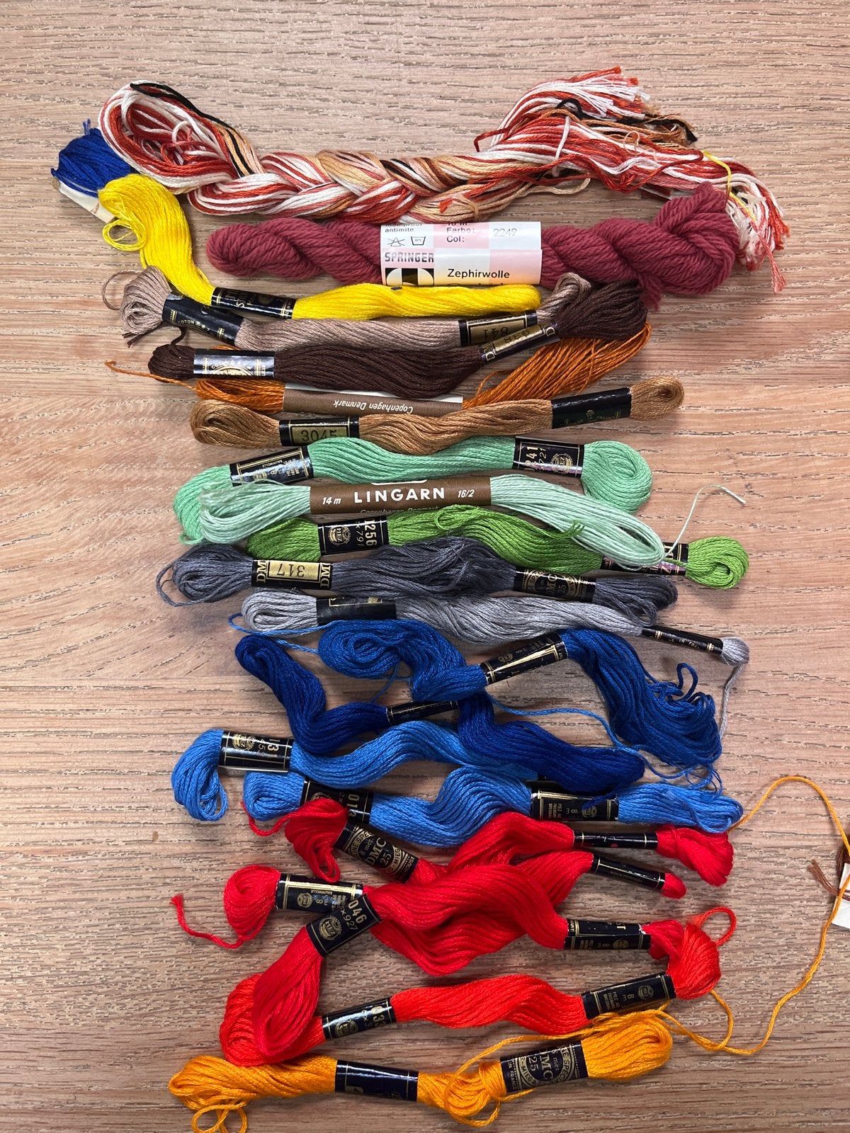 DMC en ander borduurgaren - Diverse kleuren en soorten, Ophalen of Verzenden, Gebruikt, Handborduren, Borduurgaren of Zijde