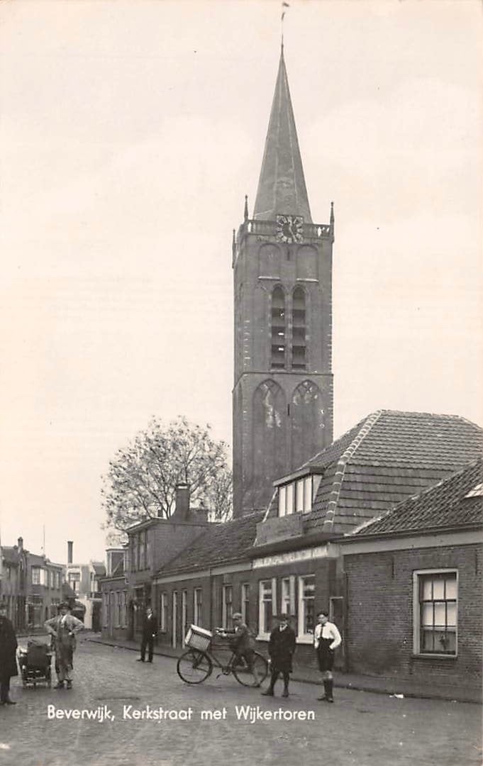 Beverwijk Kerkstraat met Wijkertoren, Ophalen of Verzenden, 1940 tot 1960, Ongelopen, Noord-Holland