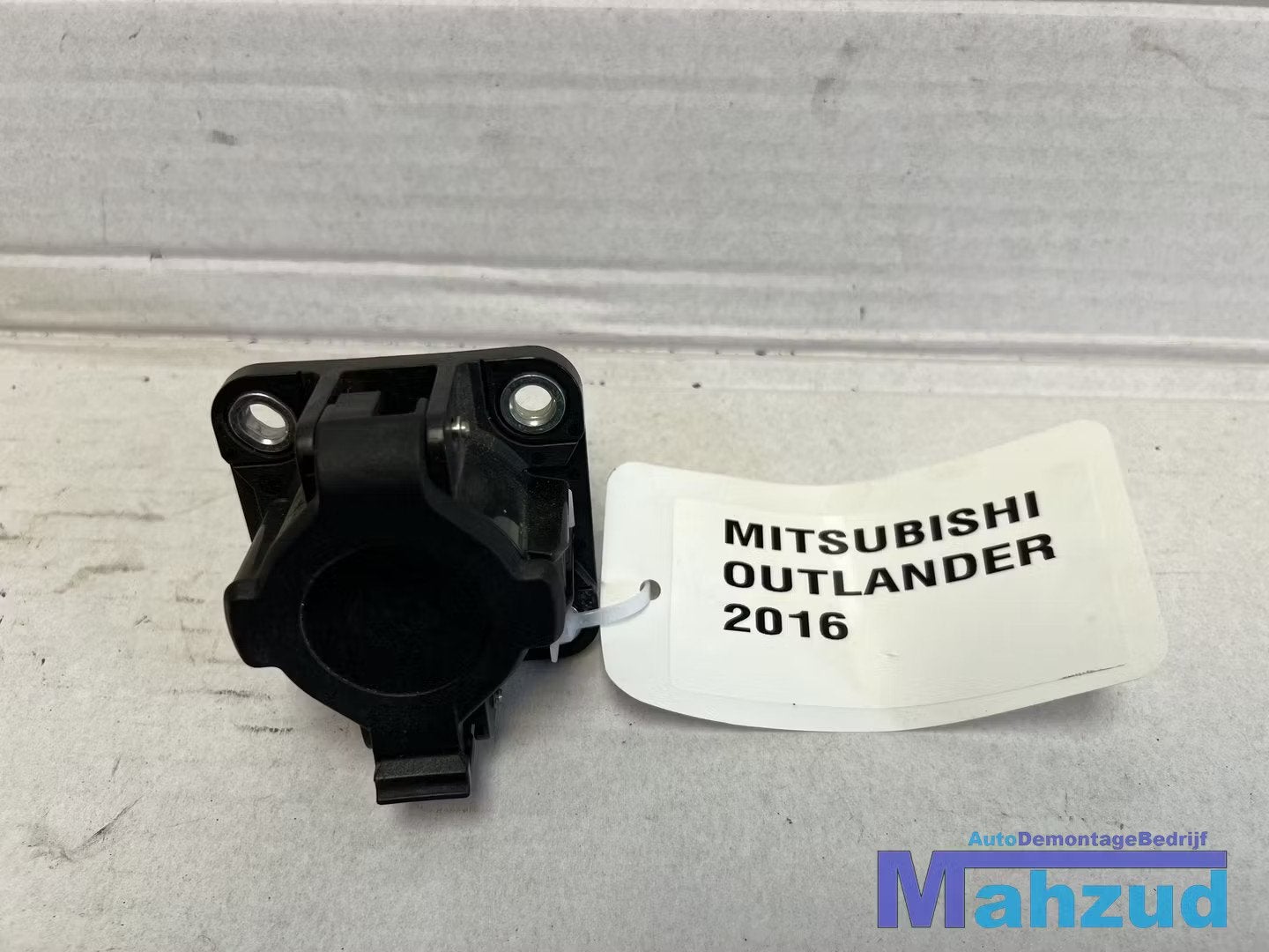 MITSUBISHI OUTLANDER PHEV laad stekker doos 2015+ 73LA2001, Info@mitsubishi-motors.com, Gebruikt, Mitsubishi Motors Corporation