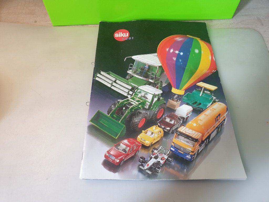 Folder - Siku 2001 (A4), Ophalen of Verzenden, Zo goed als nieuw, Catalogus