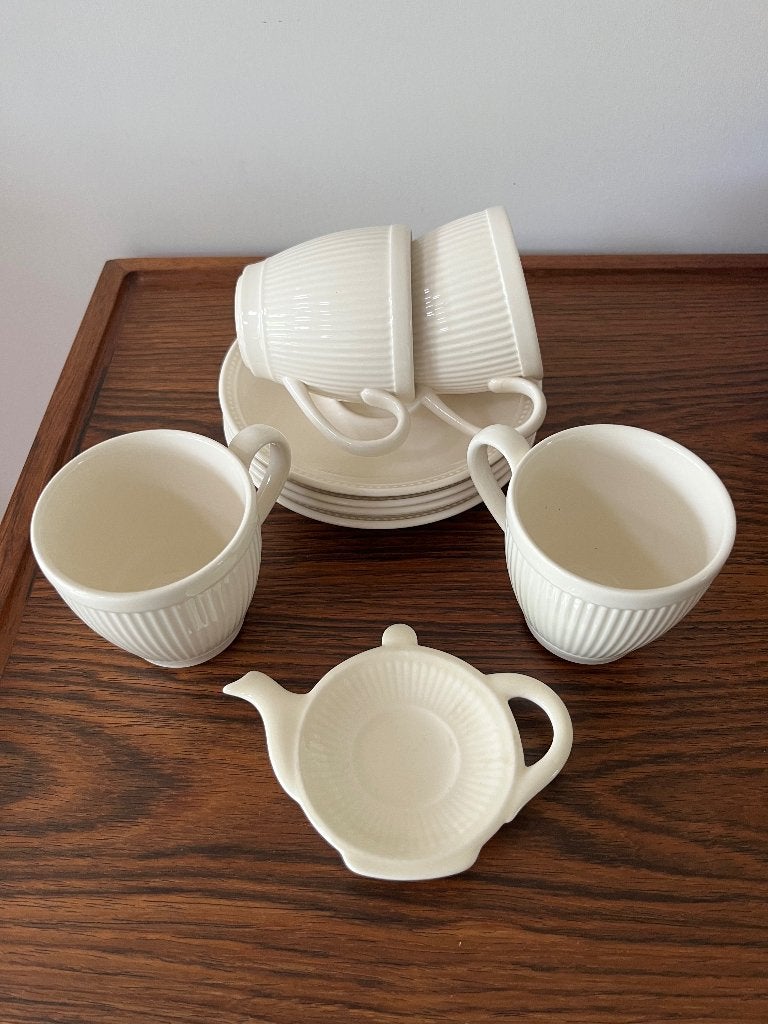 Wedgwood vier keer kop schotel en een theetipje Windsor, Verzenden, Zo goed als nieuw, Porselein, Kop(pen) en/of Schotel(s)