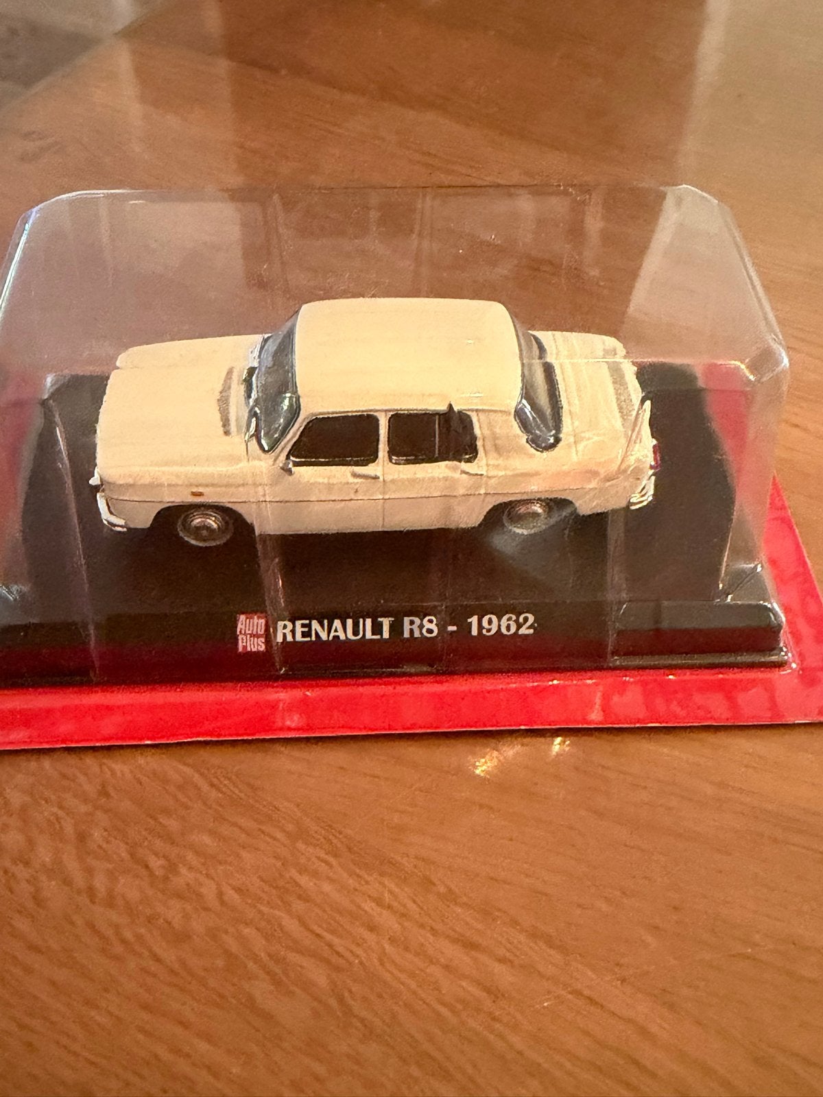 Modelauto Renault R8 - 1962 (Auto Plus La Collection), Ophalen of Verzenden, Nieuw, Auto, Overige merken