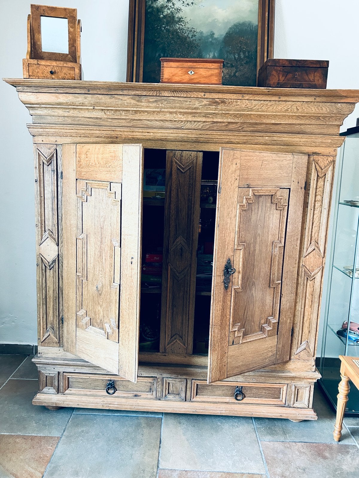 Barokke eiken kast uit circa 1720 met origineel beslag, Antiek en Kunst, Ophalen