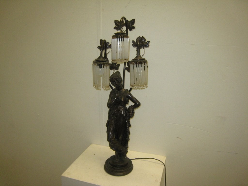 Auguste Moreau sijl houten tafellamp met 3 lichtpunten