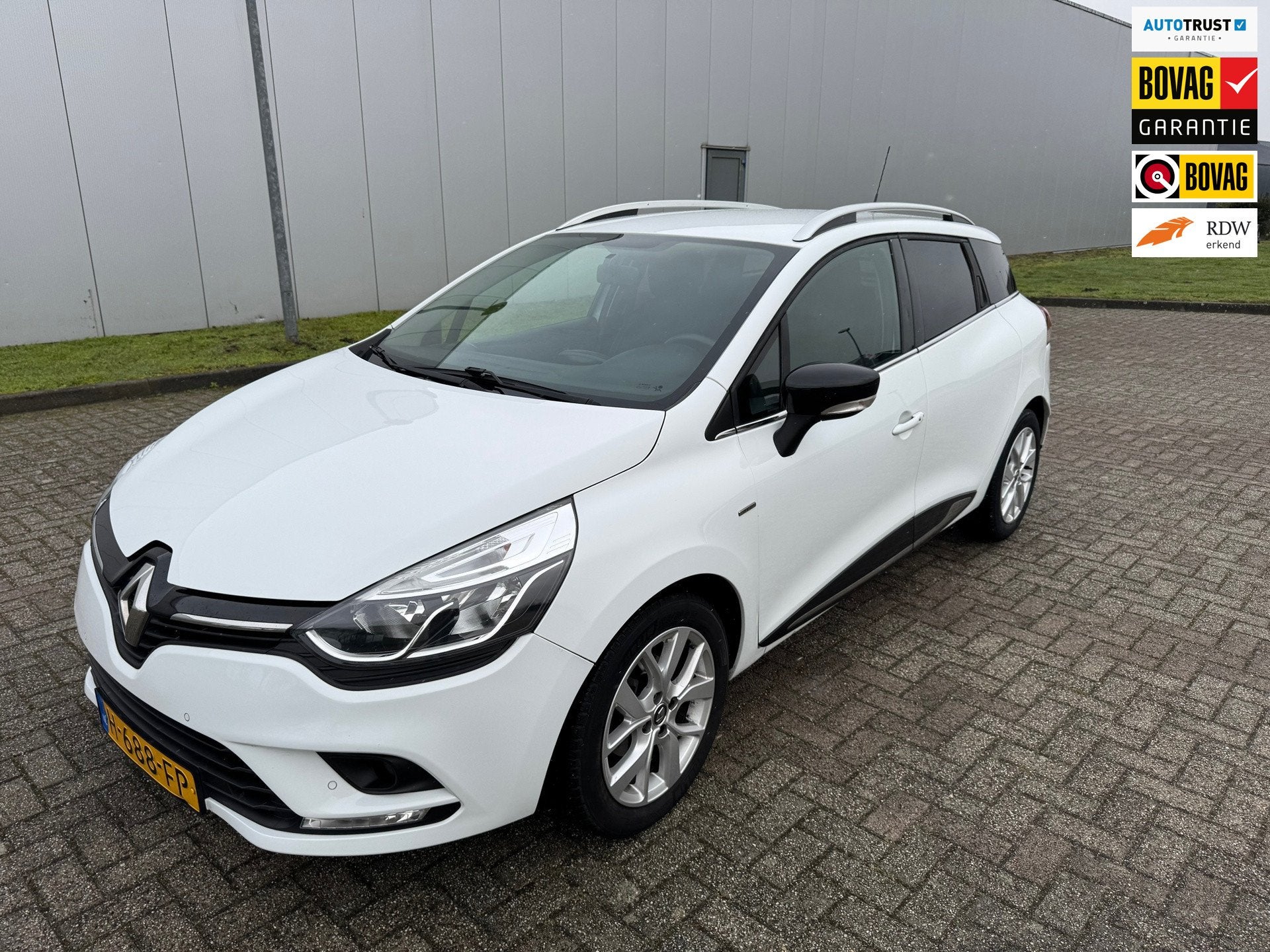 Renault Clio Estate 0.9 TCe Limited , Navigatiesysteem , Cru, Voorwielaandrijving, 898 cc, Euro 6, 1098 kg