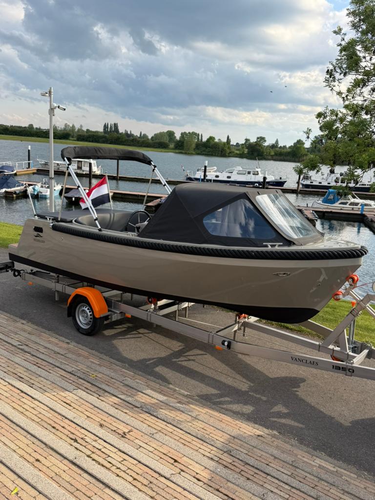 Meersloep 600 honda 20pk bwj 023 nardo grey luxe opties
