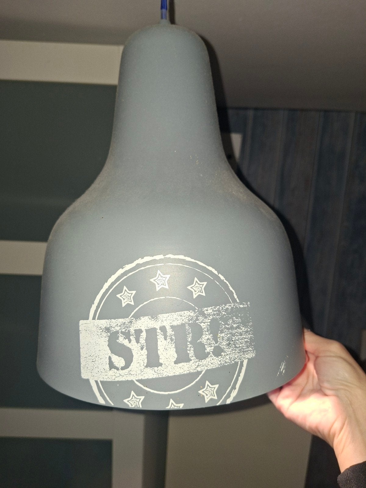 Grijze hanglamp met ster en 'STR!' opdruk, Gebruikt, Metaal, Modern, Speels, Kinderkamer, E27 (groot)