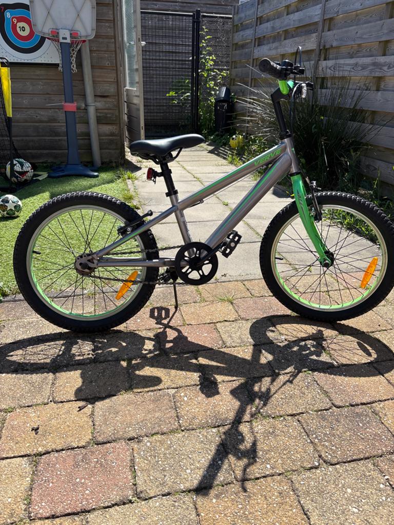 Stoere 18 inch kinderfiets - Grijs/Groen, Fietsen en Brommers, Fietsen | Kinderfietsjes, Ophalen, Gebruikt, Velgrem, 16 tot 20 inch