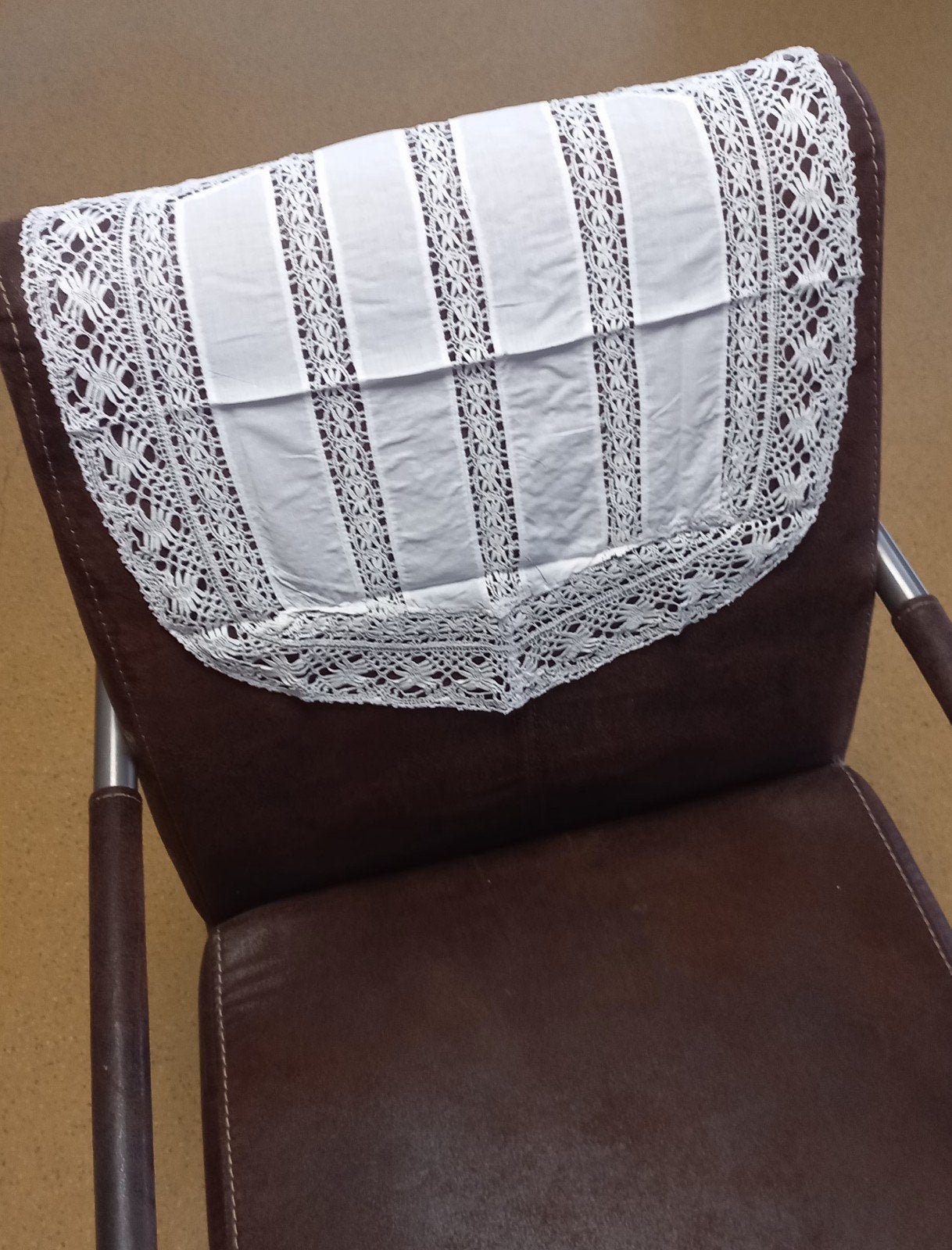 Oude brocante fauteuil beschermer, kantklossen, katoen, wit, Antiek en Kunst, Ophalen of Verzenden