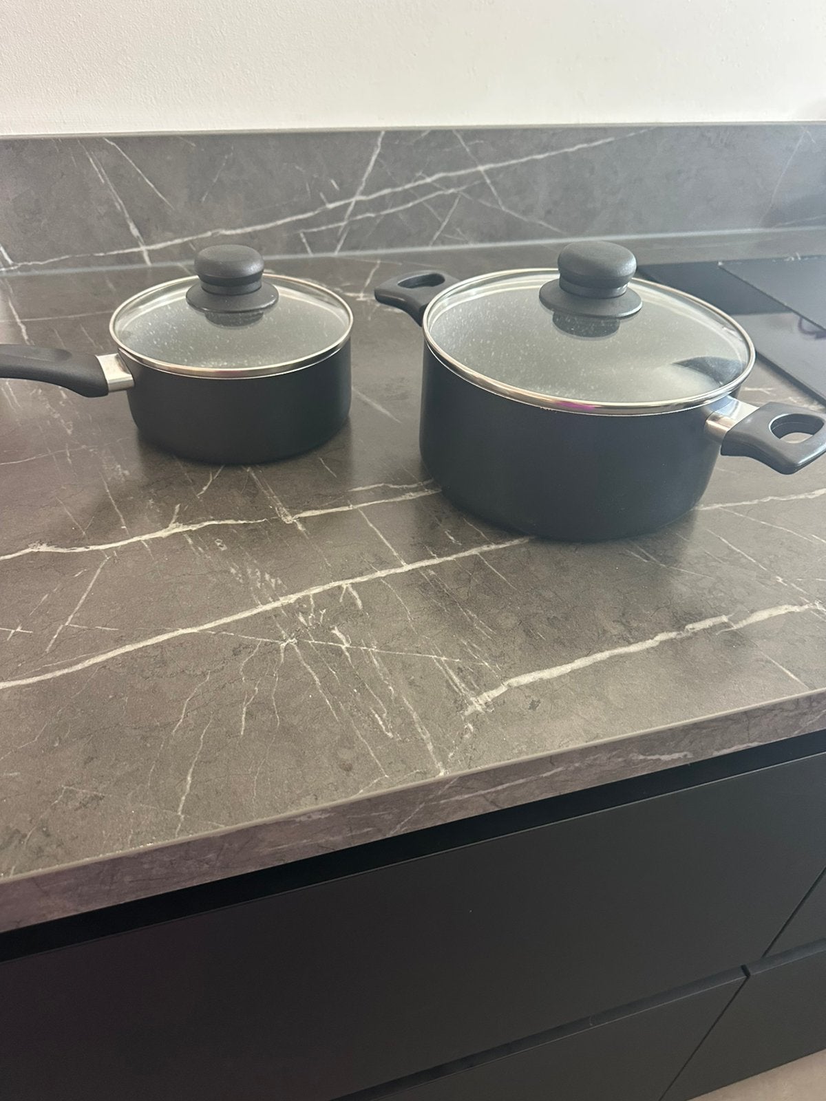2 pannen 16 en 20 cm en koekenpan 24 cm, Huis en Inrichting, Keuken | Potten en Pannen, Ophalen, Overige materialen, Met deksel