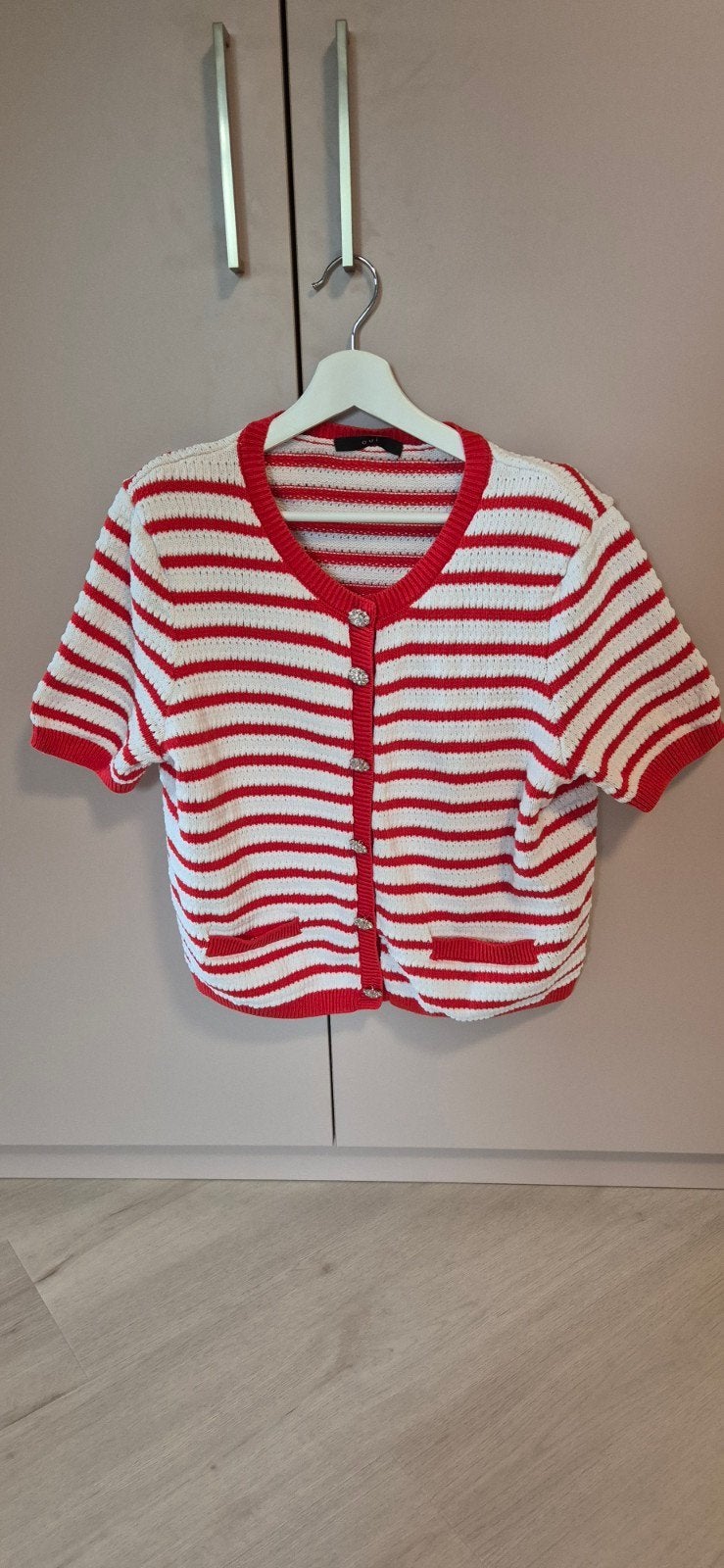 Luxe Oui vestje maat 42 met prachtige knopen, Kleding | Dames, Maat 42/44 (L), Ophalen of Verzenden, Zo goed als nieuw, Rood