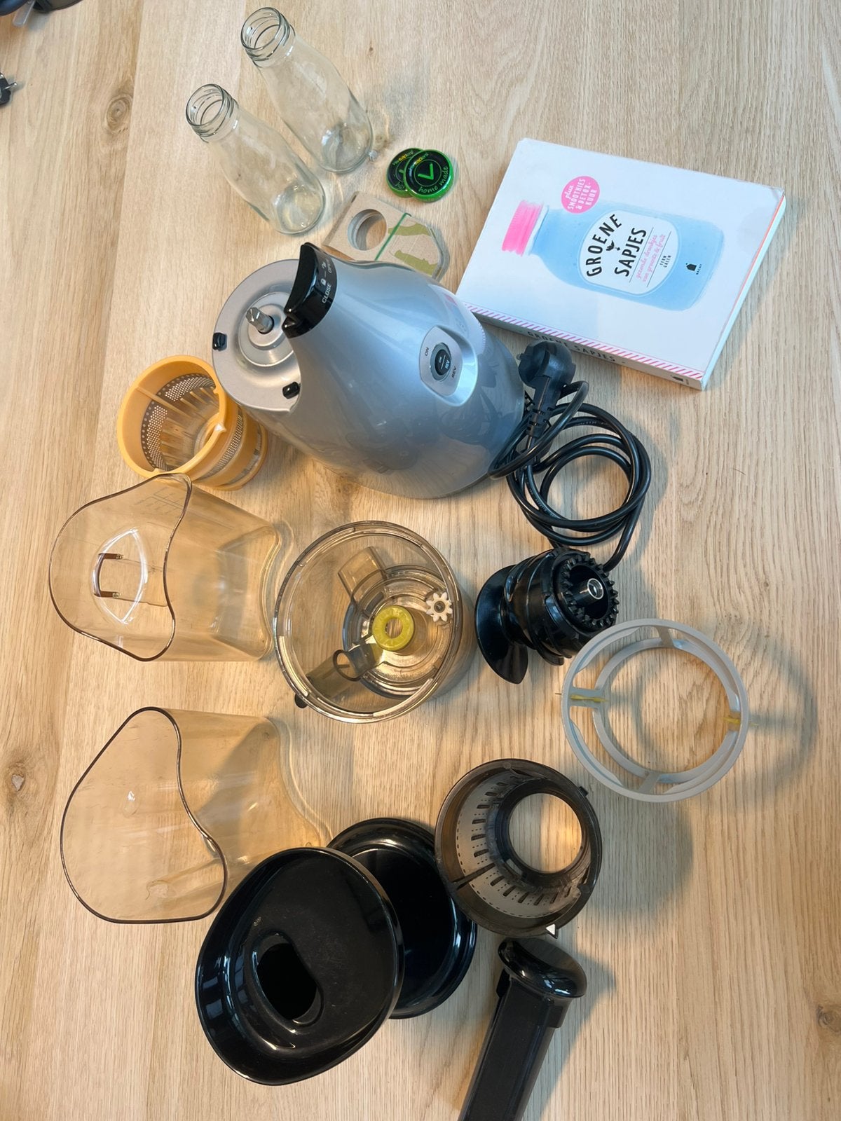Versapers Hurom slowjuicer/sapmachine compleet  & sapboek, Ophalen of Verzenden, Zo goed als nieuw, Slowjuicer