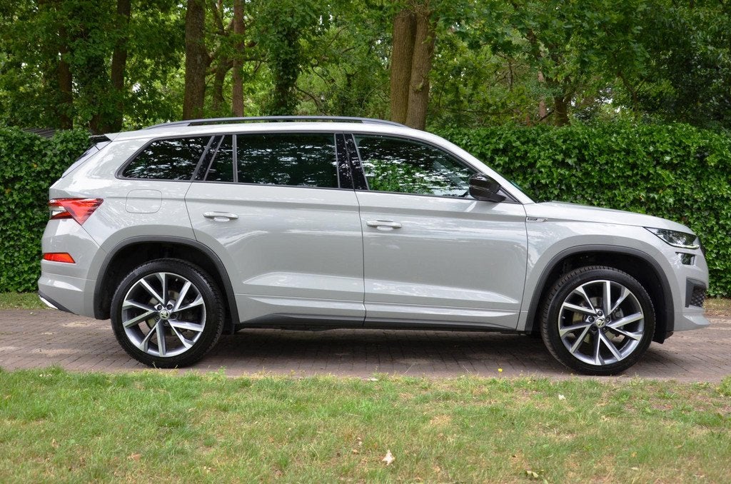 Skoda Kodiaq 1.5 TSI Sportline Business Automaat/Navi/Led/Ec, Auto's, 4 cilinders, 150 pk, Alcantara, Origineel Nederlands
