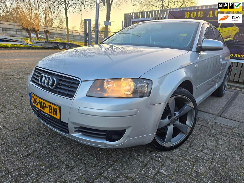 Audi A3 2.0 FSI Ambiente/automaat/airco/nap/apk06-05-2027/tr, Gebruikt, Bedrijf, 690 kg, Zilver of Grijs
