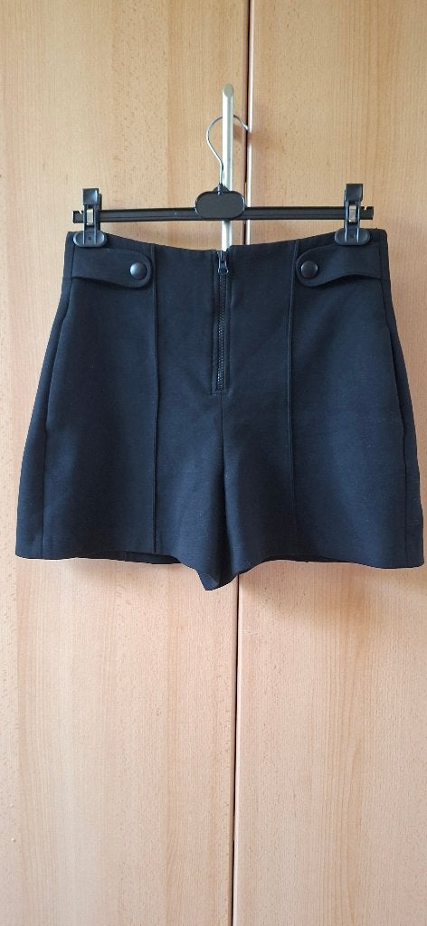 Zwarte Zara woman short maat M, Kleding | Dames, Maat 38/40 (M), Kort, Ophalen of Verzenden, Zo goed als nieuw