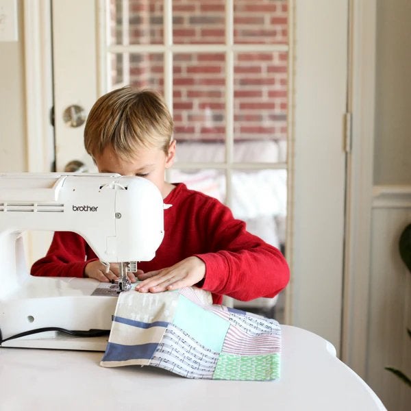 Sewing workshop Eindhoven, Ophalen, Zo goed als nieuw, Garen of Naald(en)