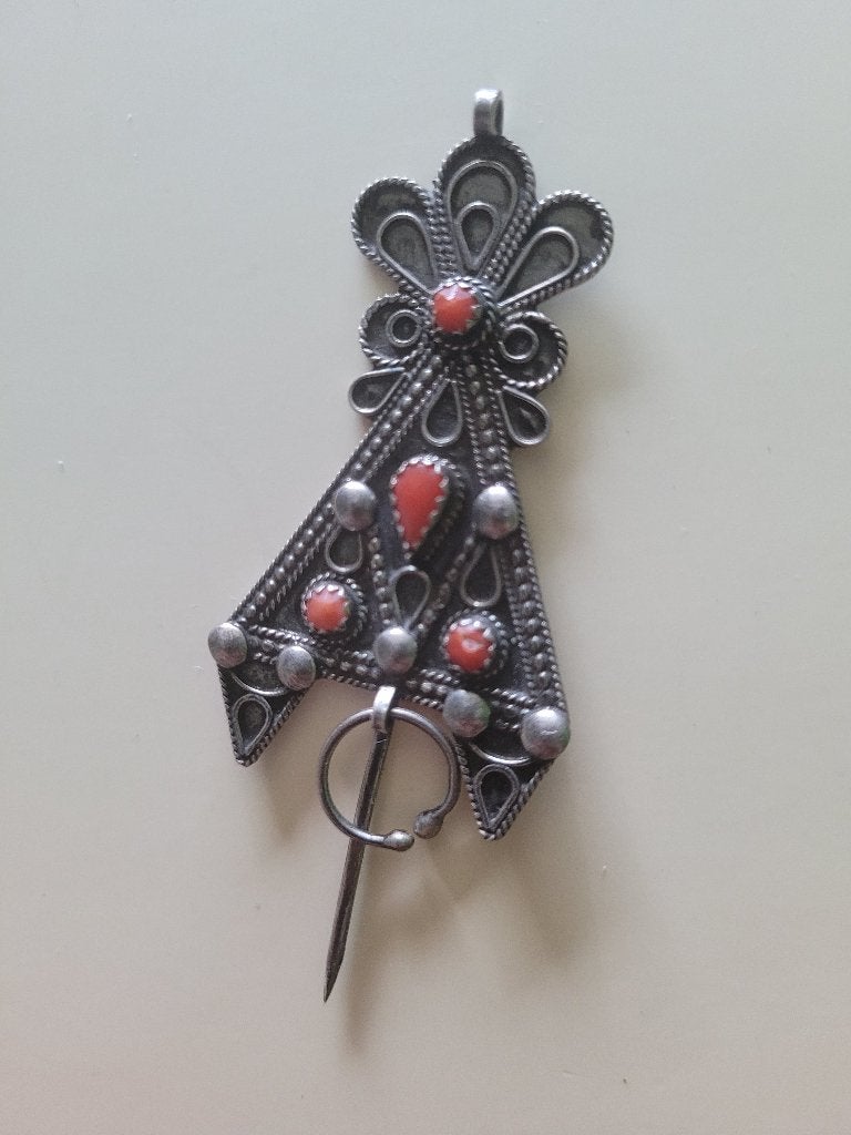 Fibula Metal / Silver Bottom Title And Coral Berber, Ophalen of Verzenden