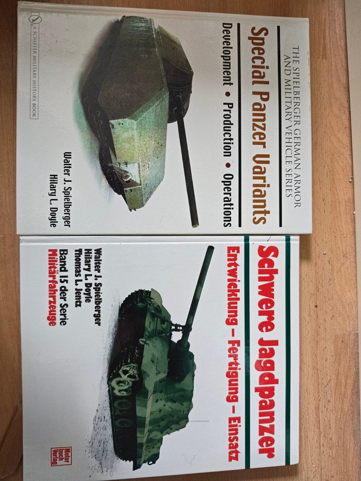 2 boeken over Duitse militaire voertuigen WO2, Boeken, Tweede Wereldoorlog, Ophalen of Verzenden, Zo goed als nieuw, Landmacht