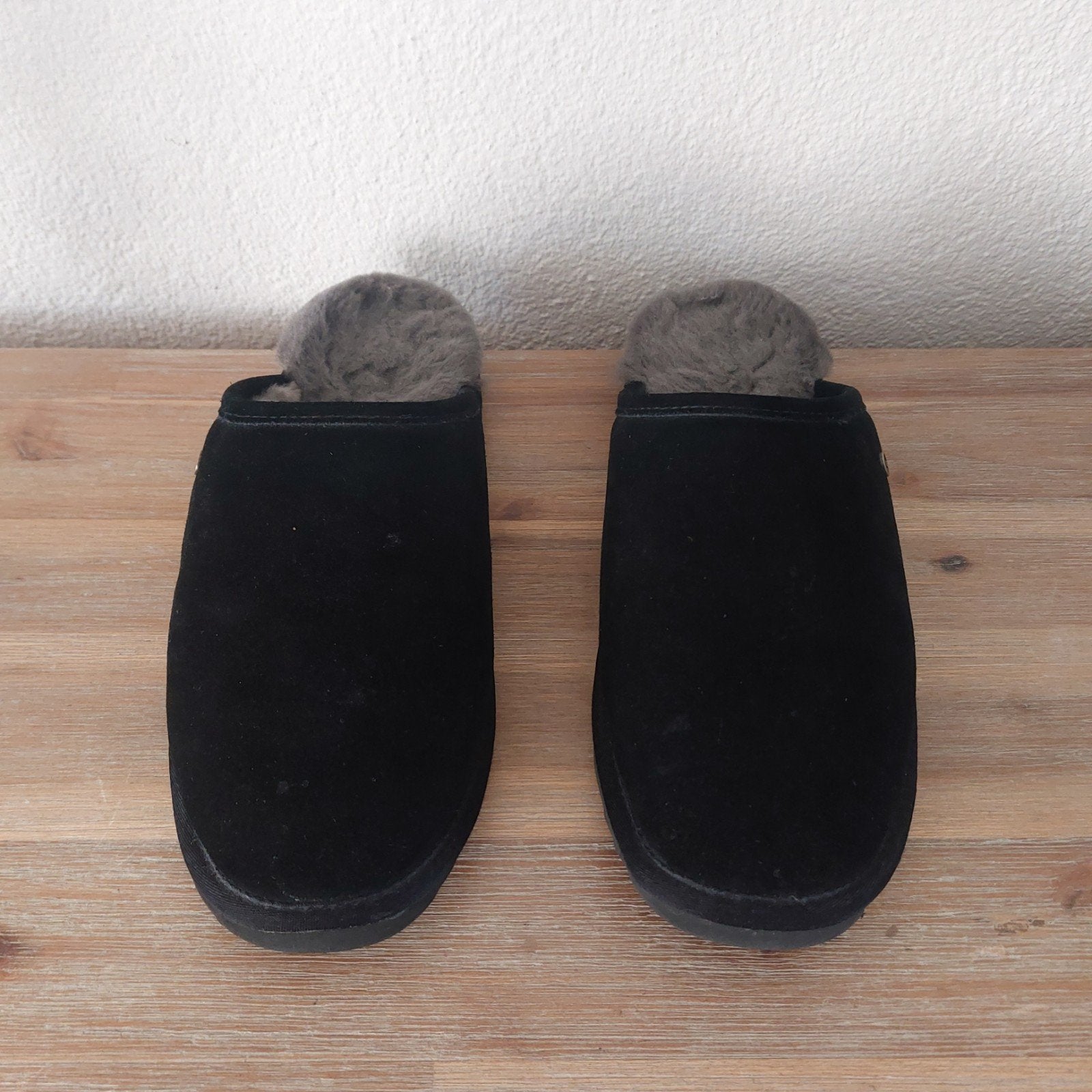 Zwarte Warmbat Australian pantoffels maat 44
35 euro vaste, Kleding | Heren, Zwart, Zo goed als nieuw, Pantoffels of Sloffen, Warmbat
