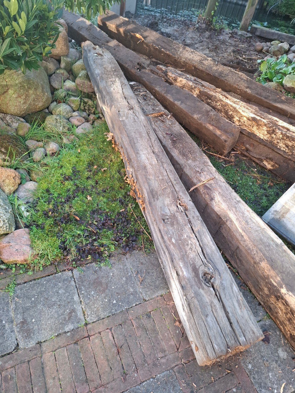 Robuuste meerpalen - 25x25 cm, 210 cm goed bruikbaar, Doe-het-zelf en Verbouw, Ophalen, Gebruikt, 200 tot 250 cm, 50 mm of meer