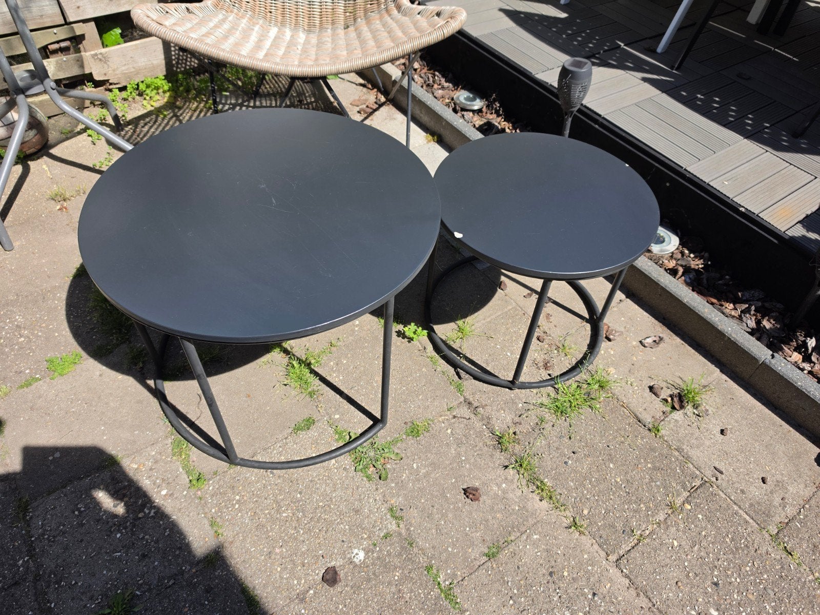 2 ronde tuintafels van JYSK met lichte schade, Ophalen, Zo goed als nieuw, Rond, Aluminium