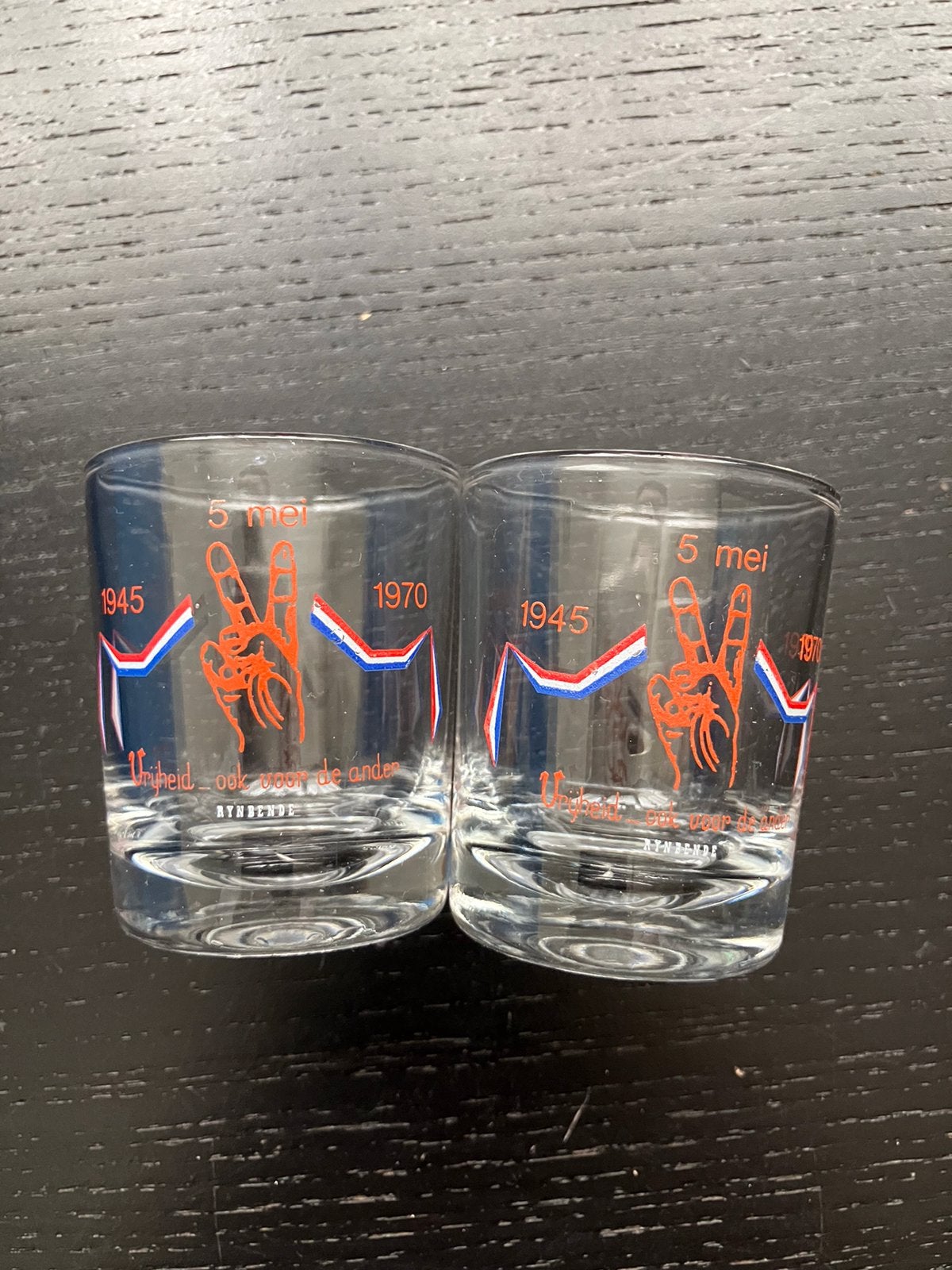 Z.g.a.n/2x borrelglaasjes bevrijding 5 mei/rynbende, Verzamelen, Ophalen of Verzenden, Zo goed als nieuw, Borrel- of Shotglas