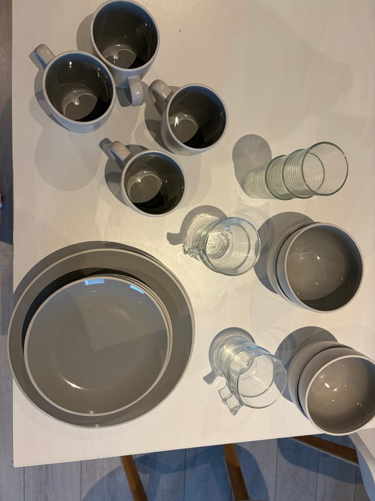 Uitgebreid servies: borden, kommen, mokken en glazen, Ophalen, Gebruikt, Keramiek, Compleet servies