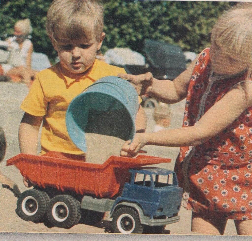 Retro reclame 1979 Smarties jongetje meisje zandbak, Verzamelen, Verzenden, Overige typen